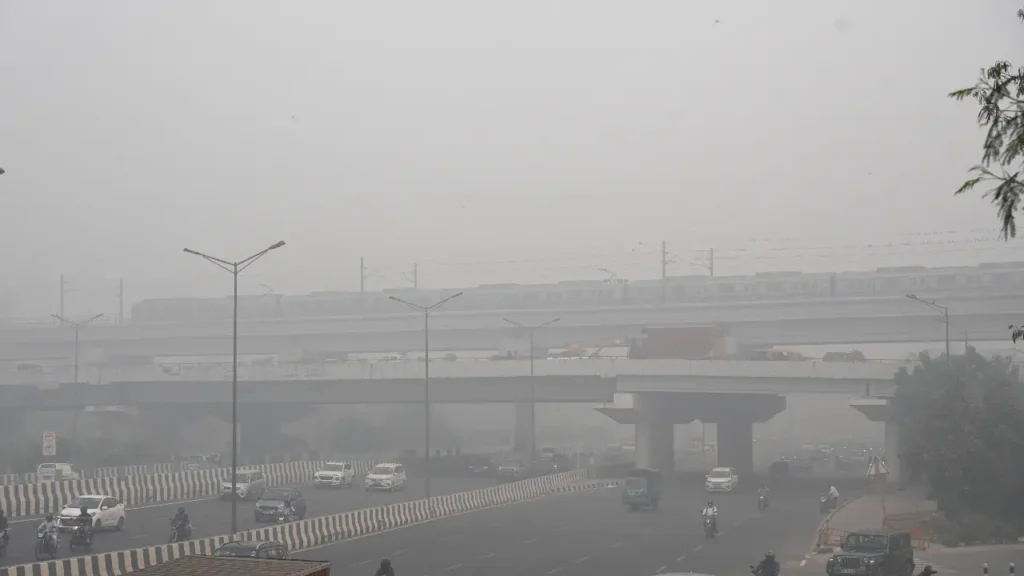 Thick Fog and Biting Cold Cripple Delhi-NCR: Flights and Trains Delayed, GRAP-III Reimposed
